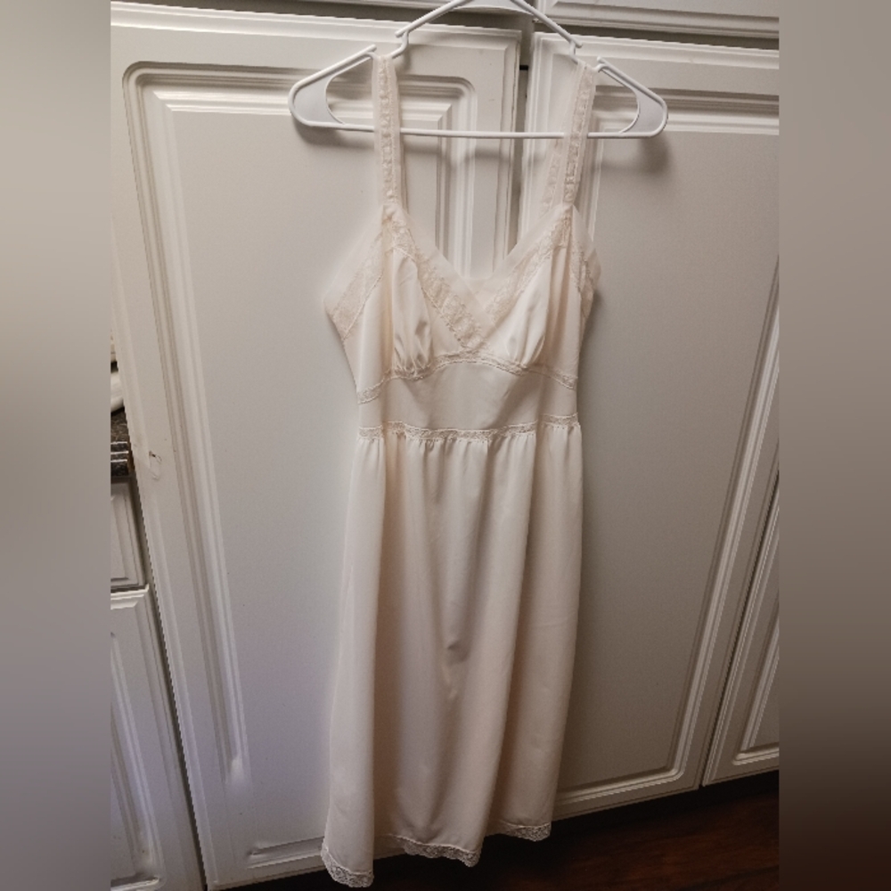 Vintage Pale Pink Nightgown By Rogers. Size 34. Made Of Nylon Tricot. GUC.